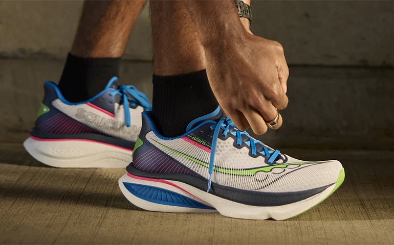 Saucony Endorphin Azura: velocità, stile e innovazione per ogni runner